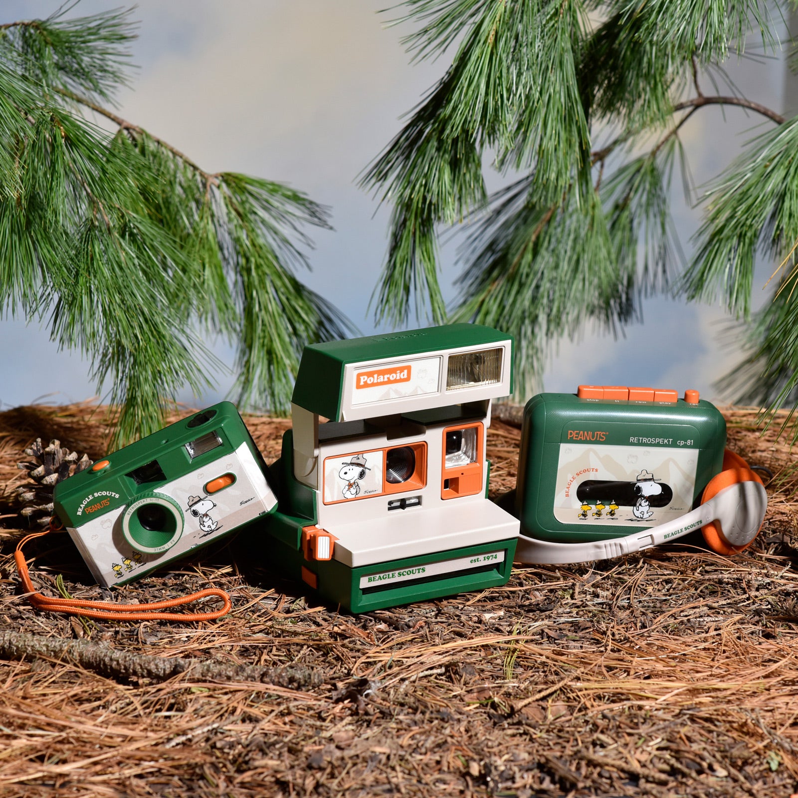Beagle Scouts Polaroid camera, cassette player and 35 mm camera collection