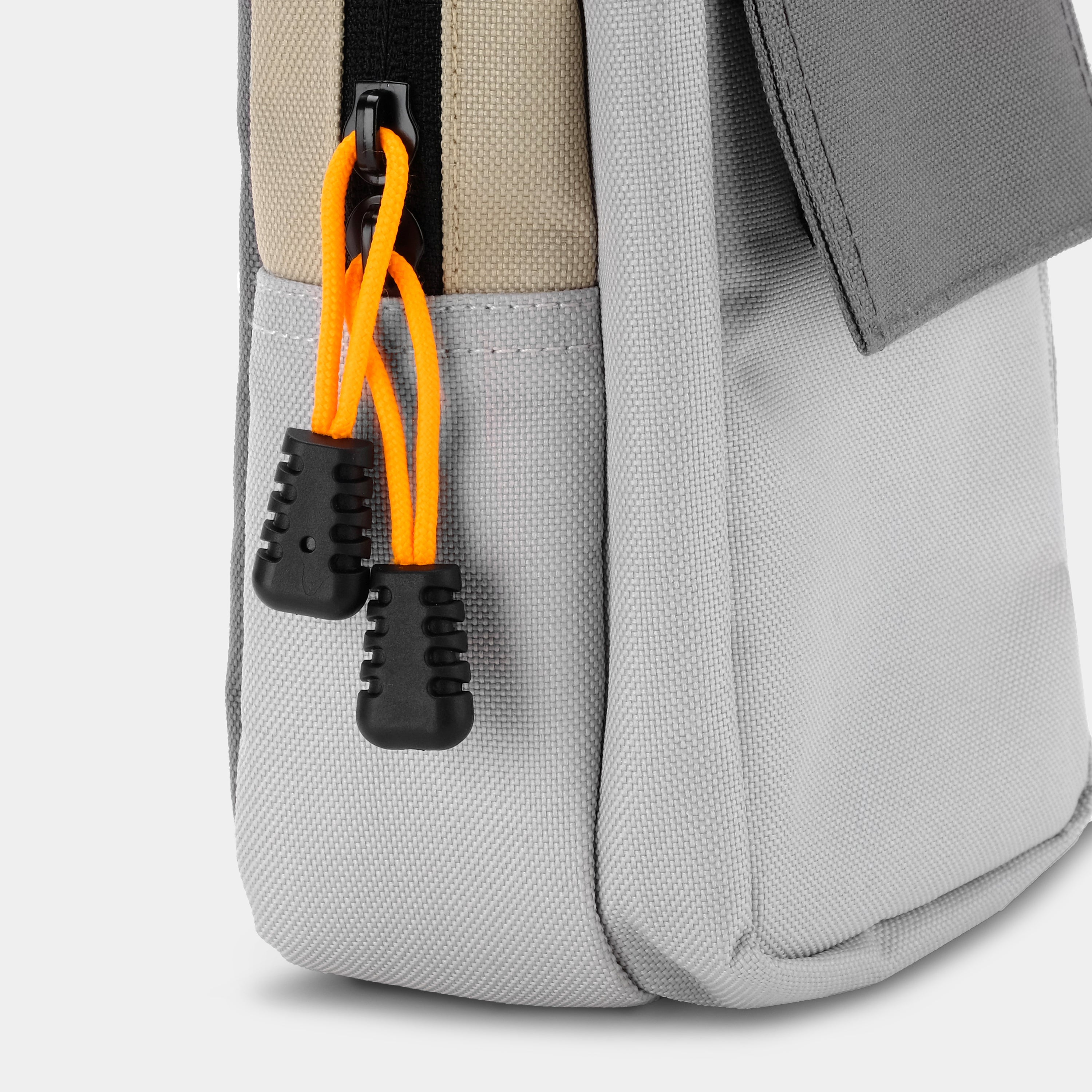 Discounted Retrospekt SX-70 Original Manual Focus Colorblock Camera Bag