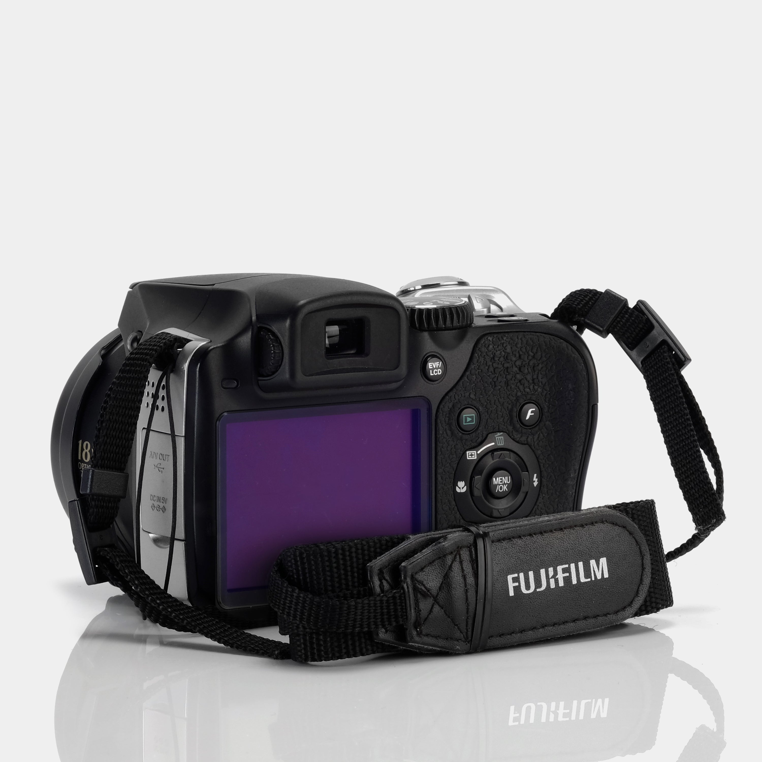 Fujifilm FinePix S8100fd Point and Shoot Digital Camera