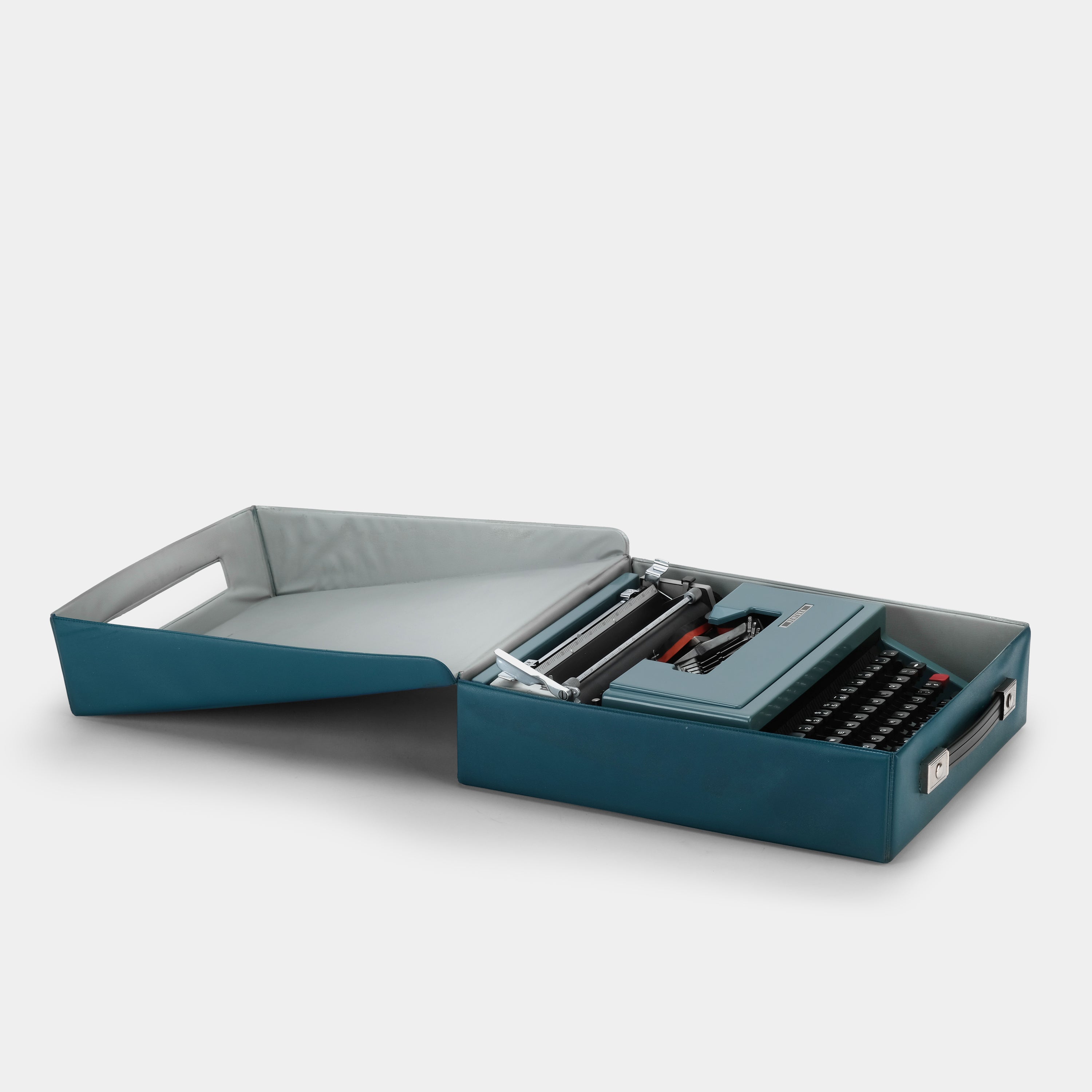 Olivetti Ventura Teal Manual Typewriter and Case