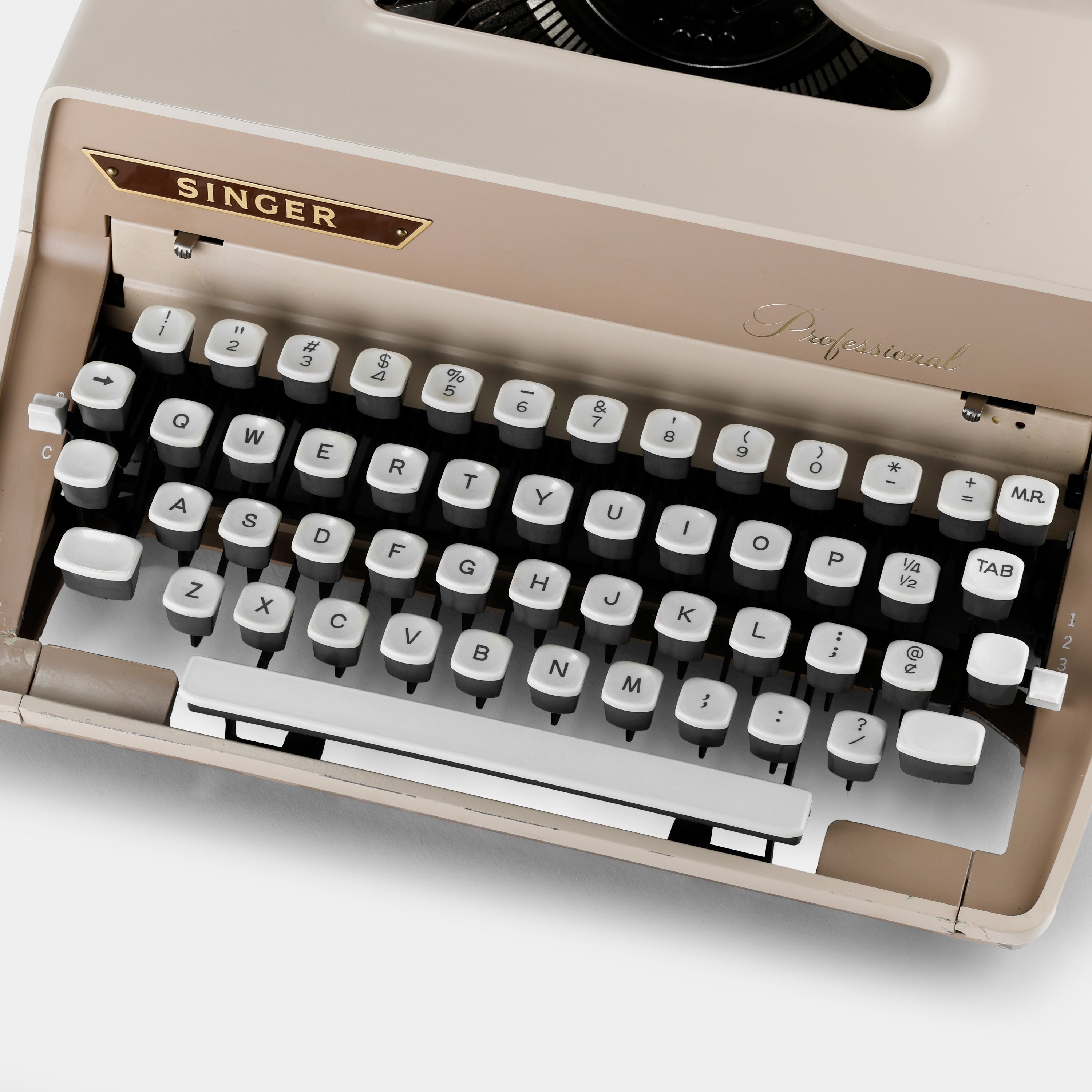 Singer Professional Beige Manual Typewriter and Case