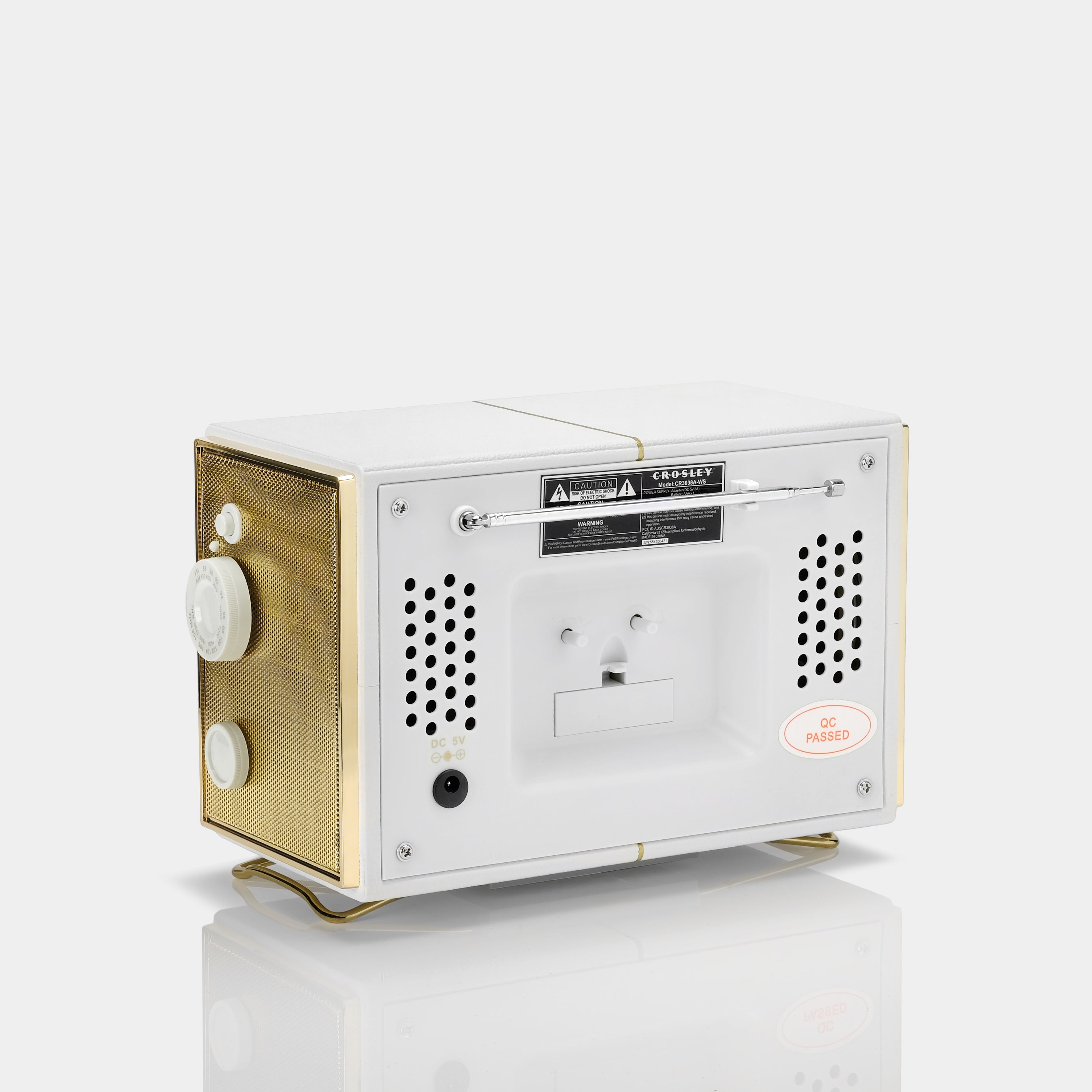 Crosley Lewis Retro AM/FM White Radio with Bluetooth