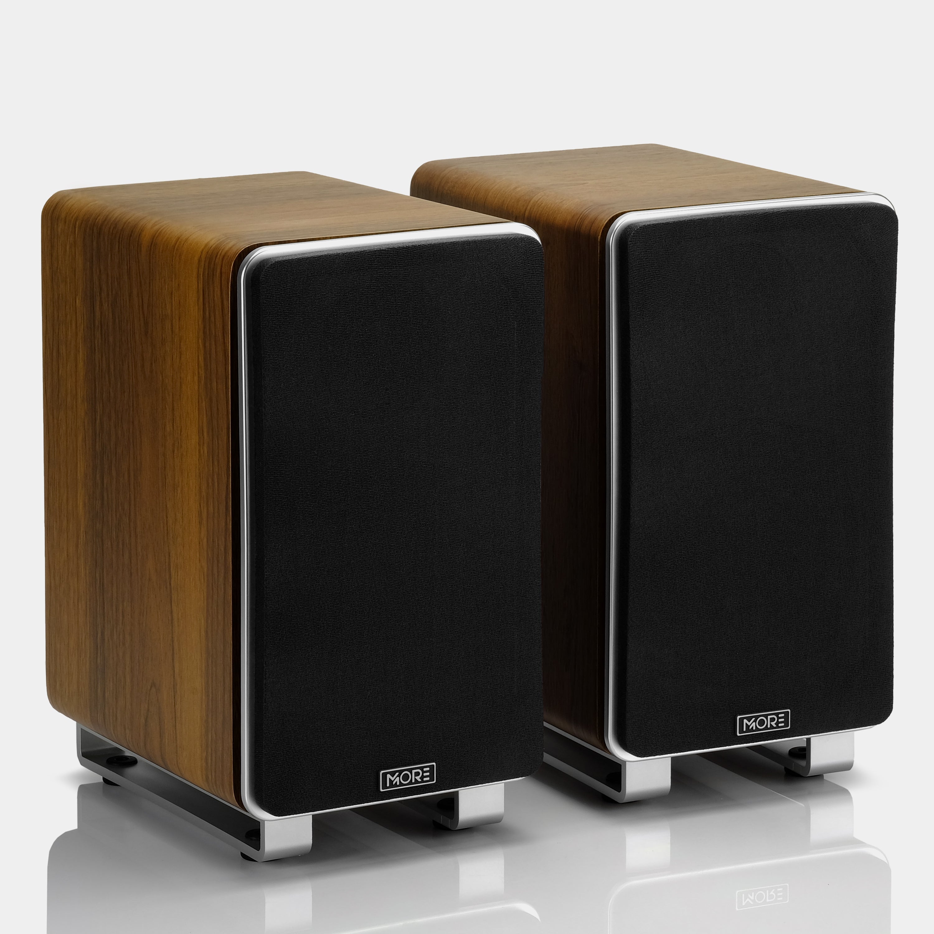 MORE HiFi Walnut Turntable with Speakers