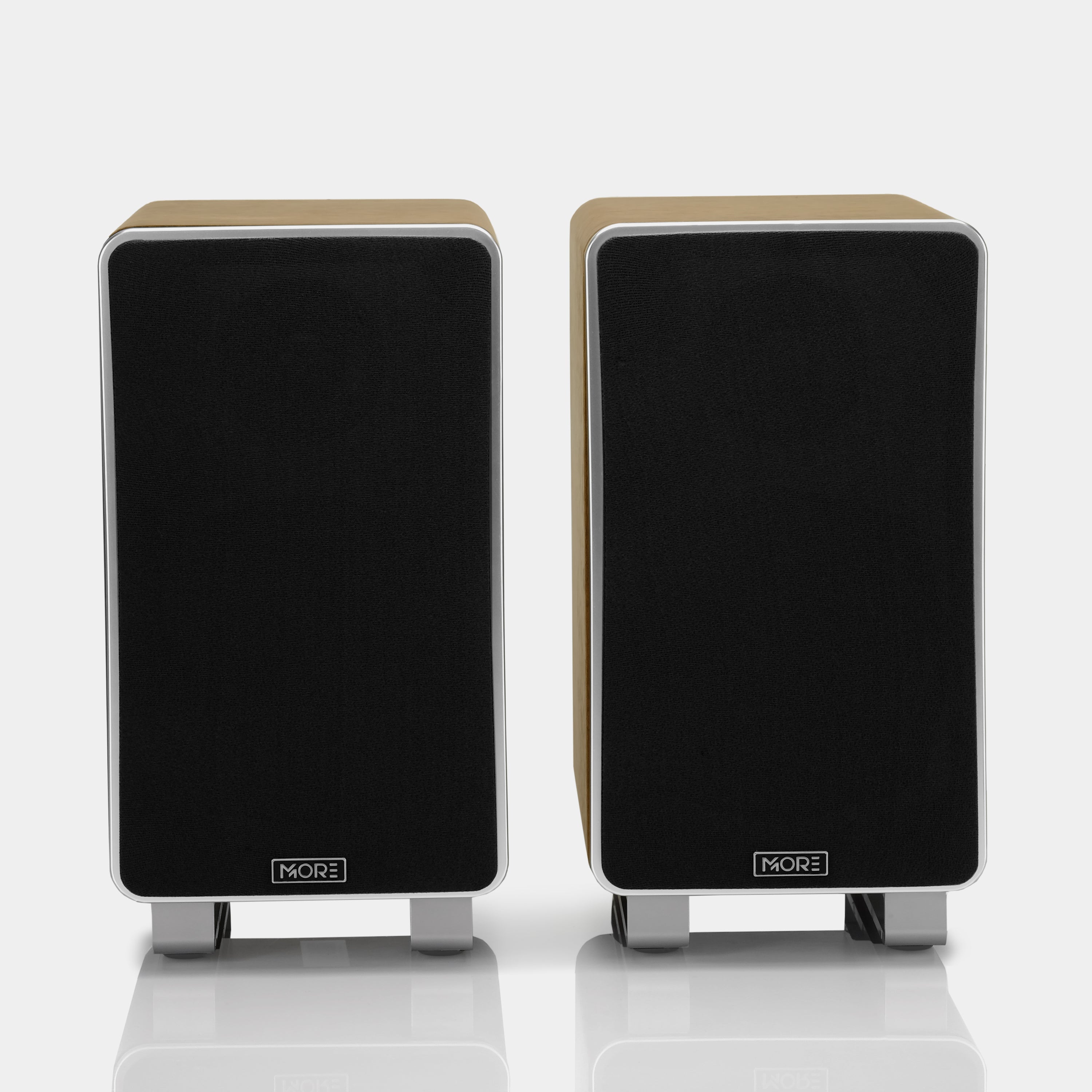 MORE HiFi Walnut Turntable with Speakers