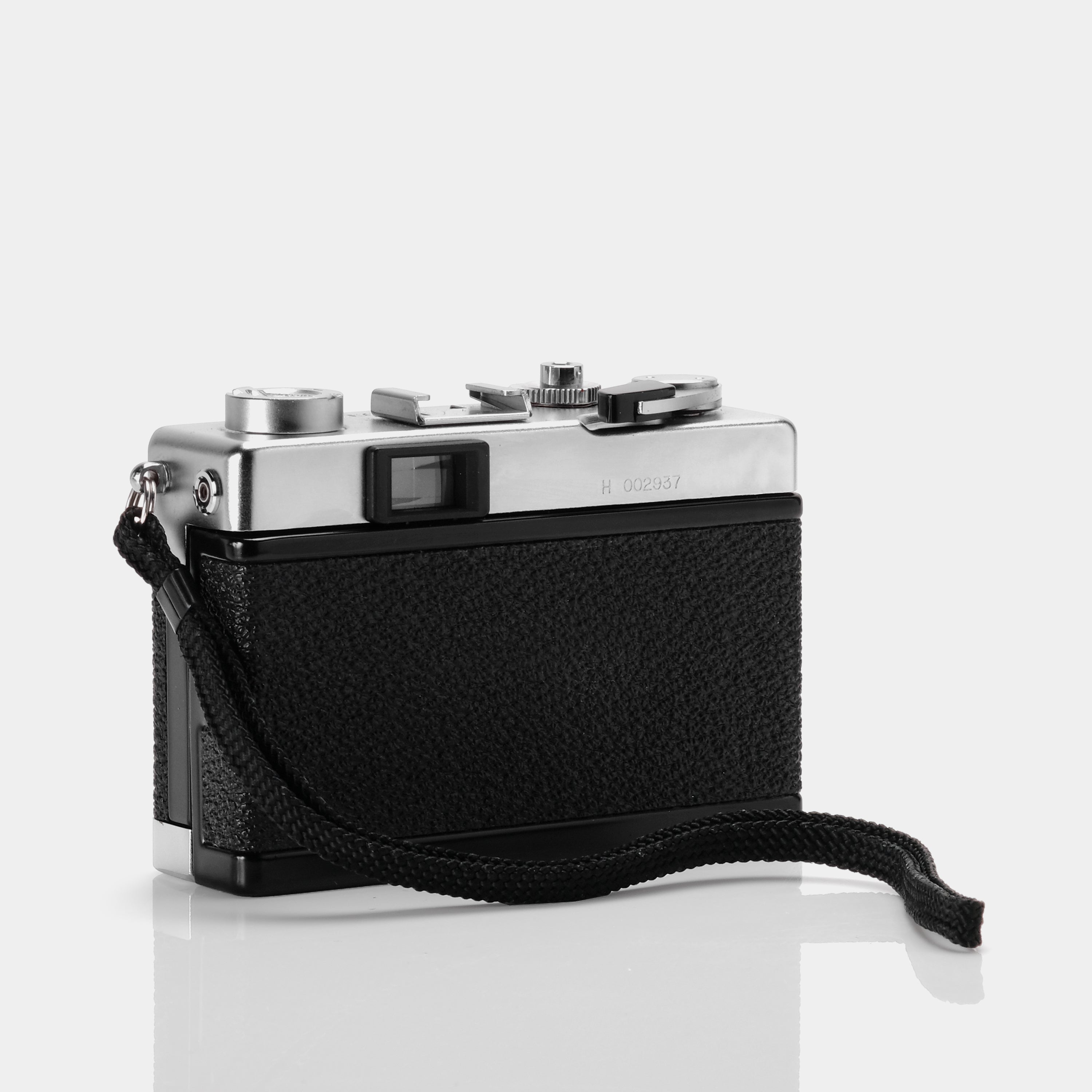 Yashica Electro 35 ML 35mm Scale Focus Film Camera and Case