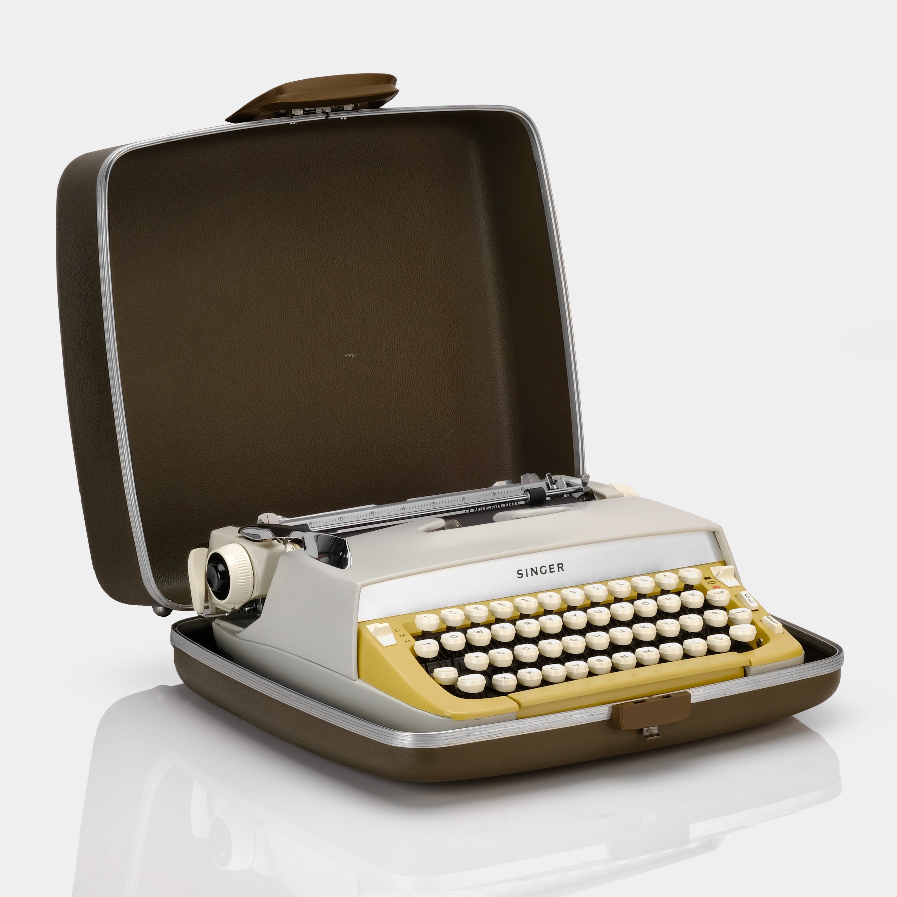 Singer Scholastic Beige Manual Typewriter and Case