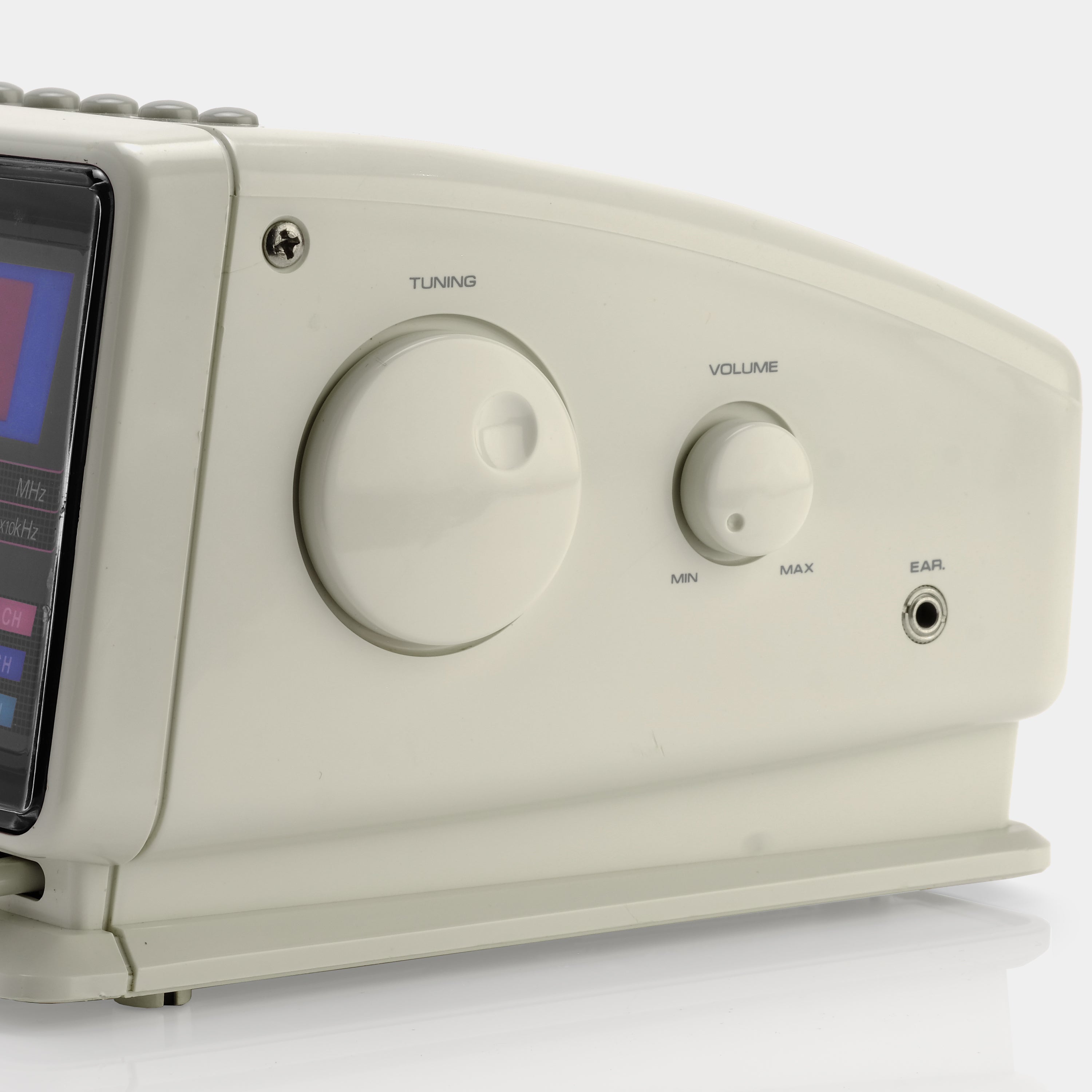 Soundesign 3943 IVY AM/FM Electronic Clock/B&W TV