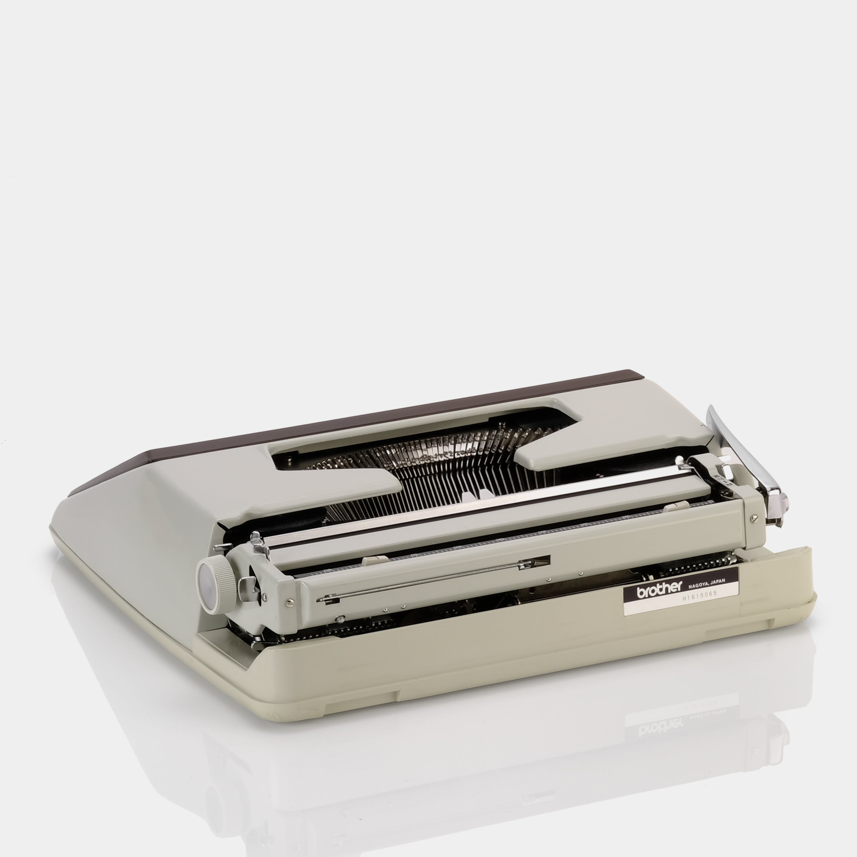 Brother Wizard TrueType Beige Manual Typewriter and Case