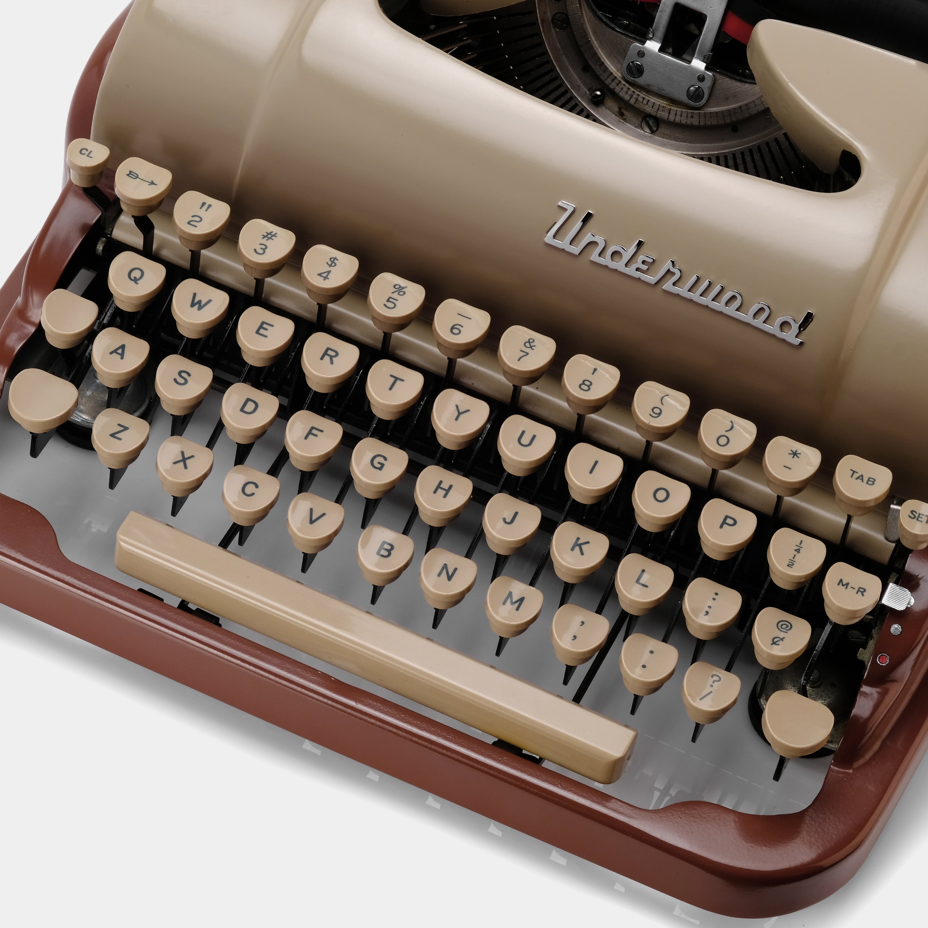 Underwood De Luxe Quiet Tab Two-Tone Brown Manual Typewriter and Case