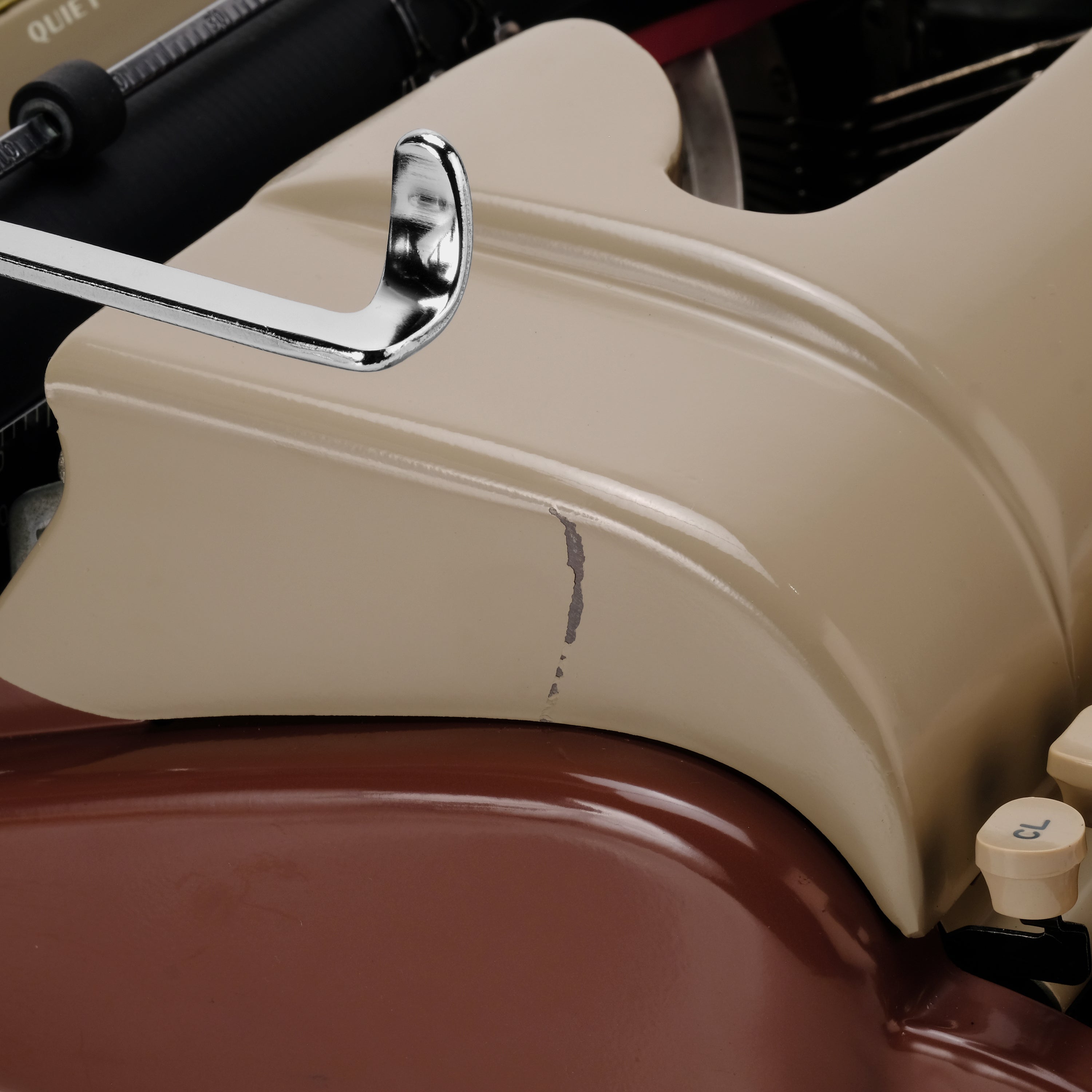 Underwood De Luxe Quiet Tab Two-Tone Brown Manual Typewriter and Case