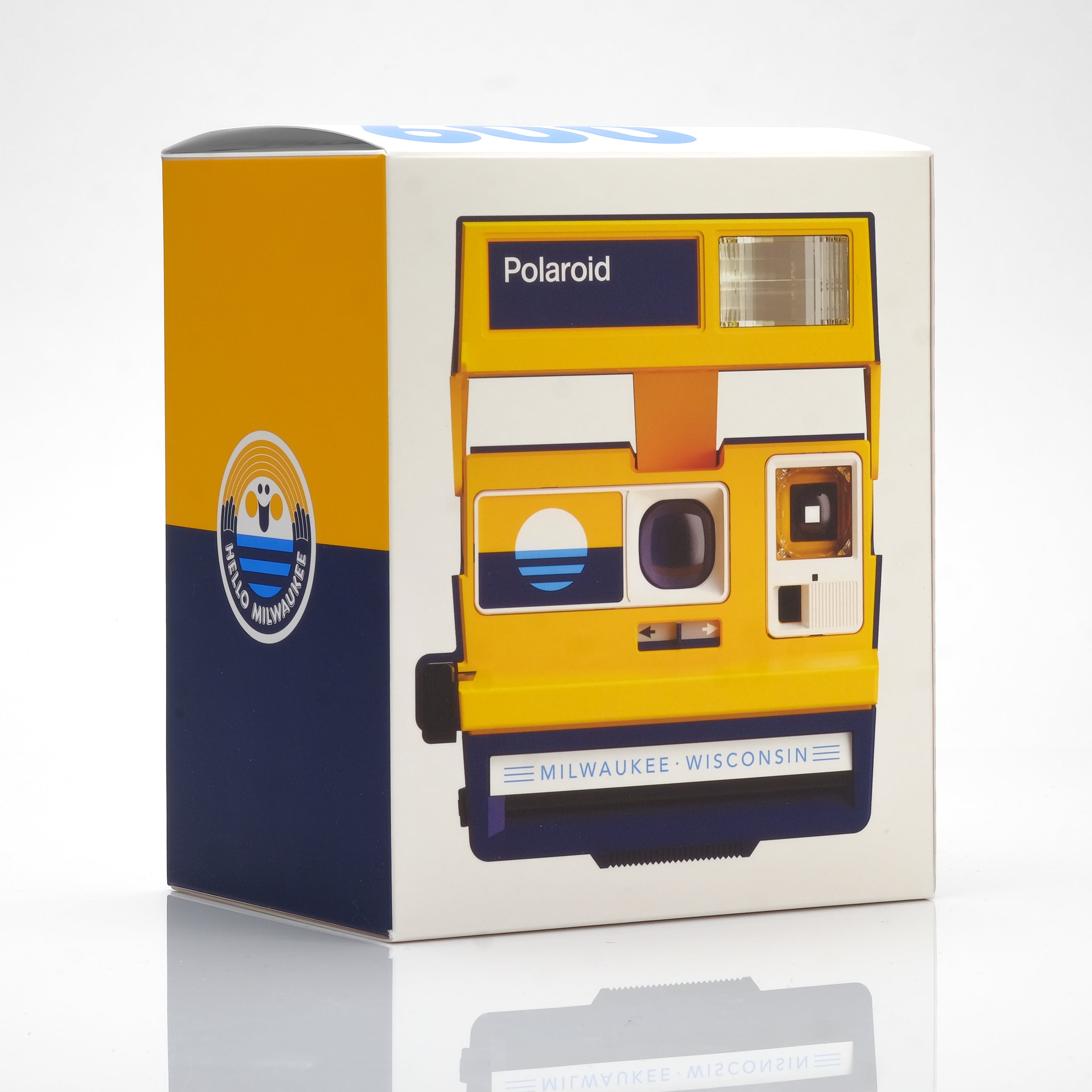 Polaroid 600 Milwaukee Flag Instant Film Camera