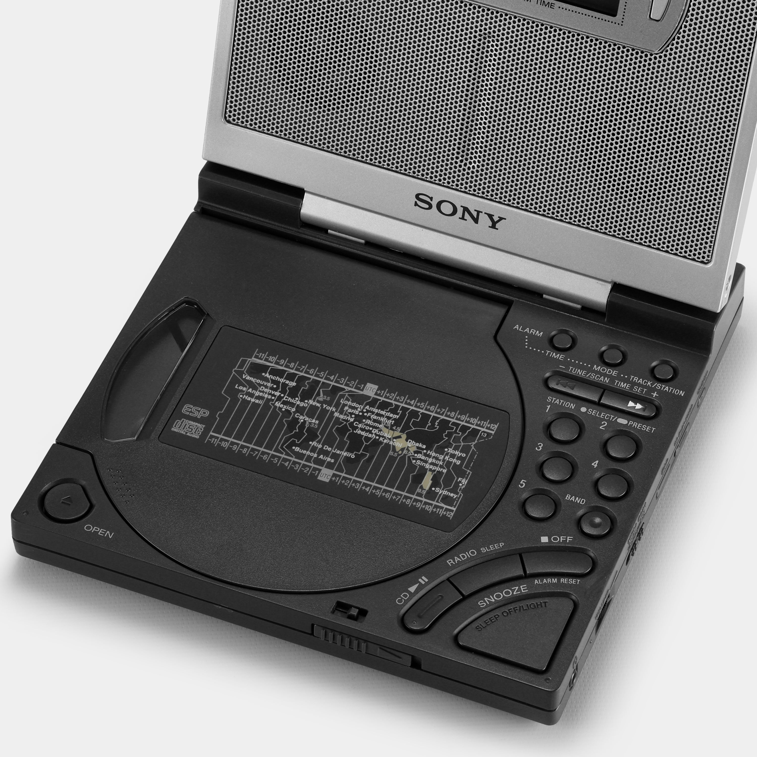 美品かと！SONY FM/AM トラベルCDクロックラジオ ICF-CD2000 Sony ICF-CD2000 Portable Alarm Clock Radio and CD Player