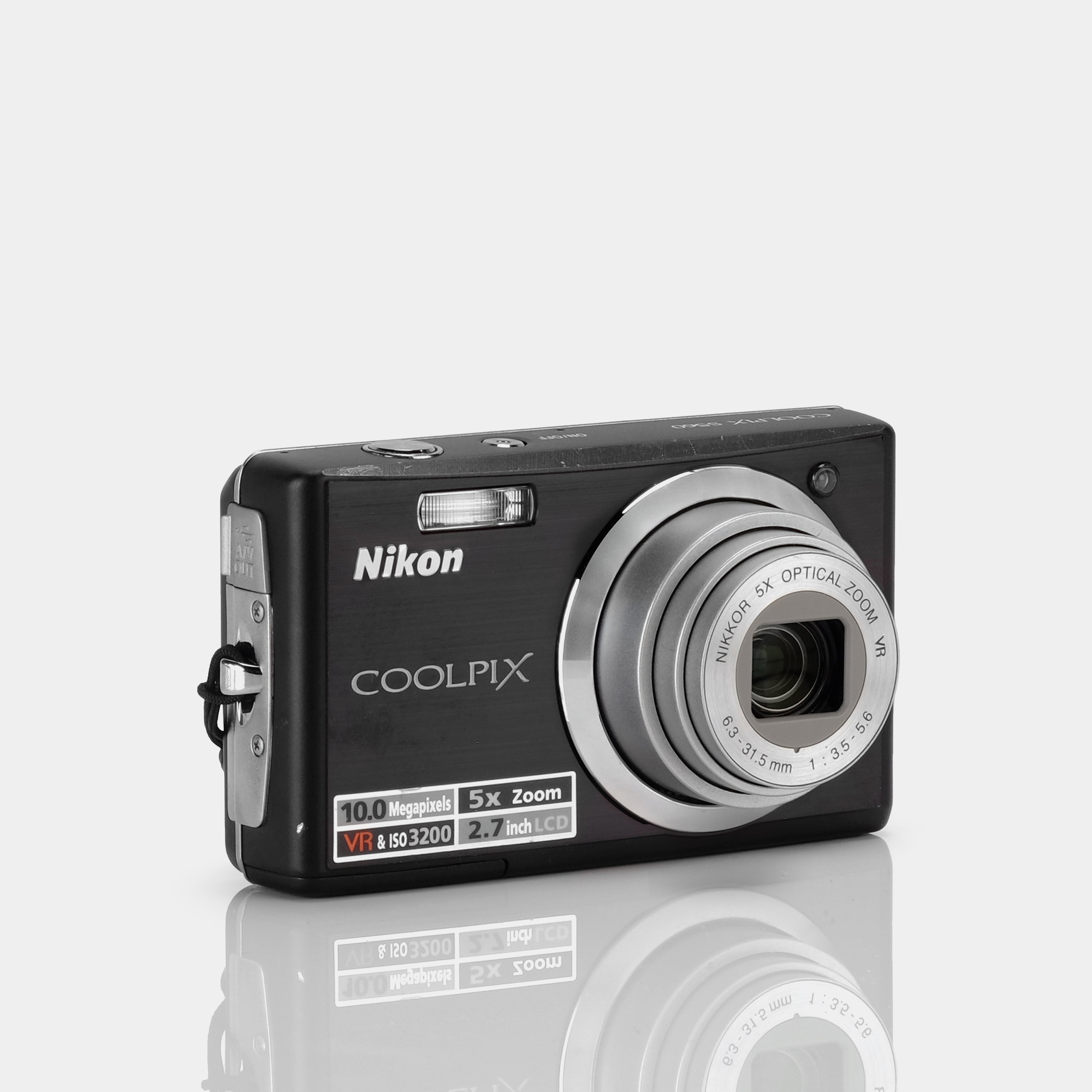 Nikon Coolpix S560 Point and Shoot Digital Camera
