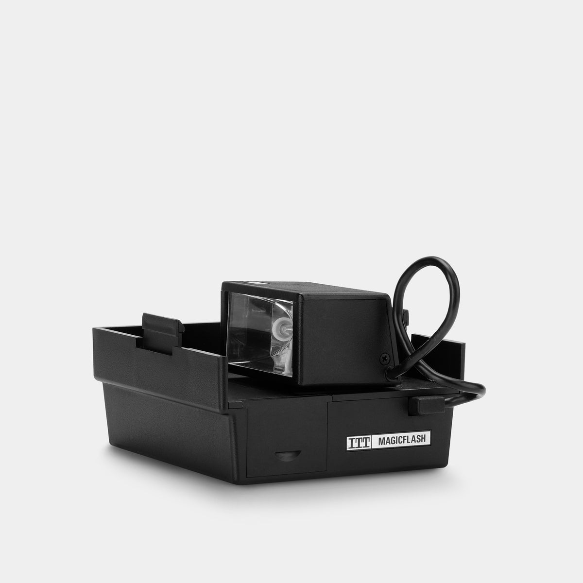 Le Polaroid 2000 et son flash ITT MagicFlashL' Atelier de Jean-Pascal, passionné de photographie et de peinture