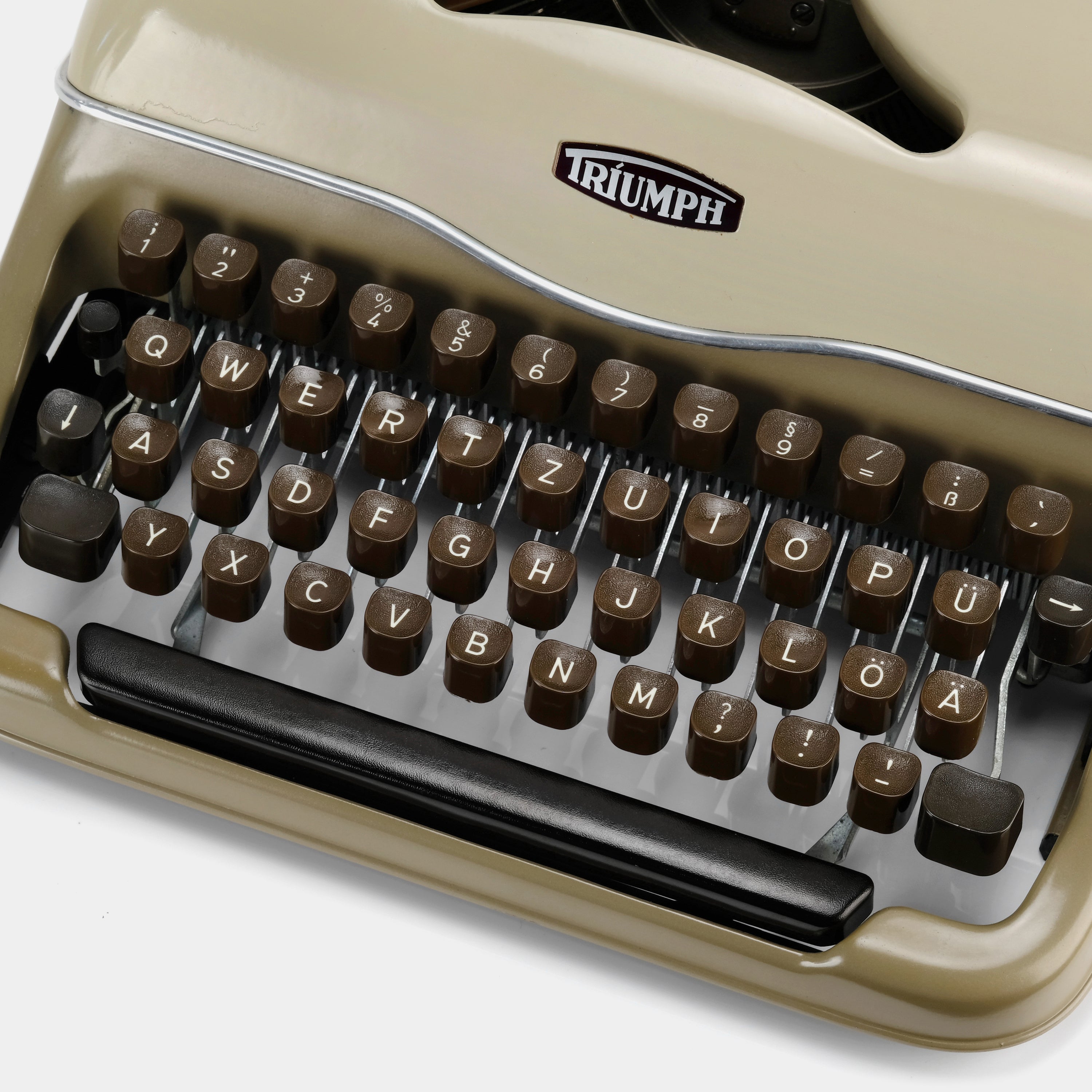 Triumph Gabriele Tan Manual Typewriter and Case
