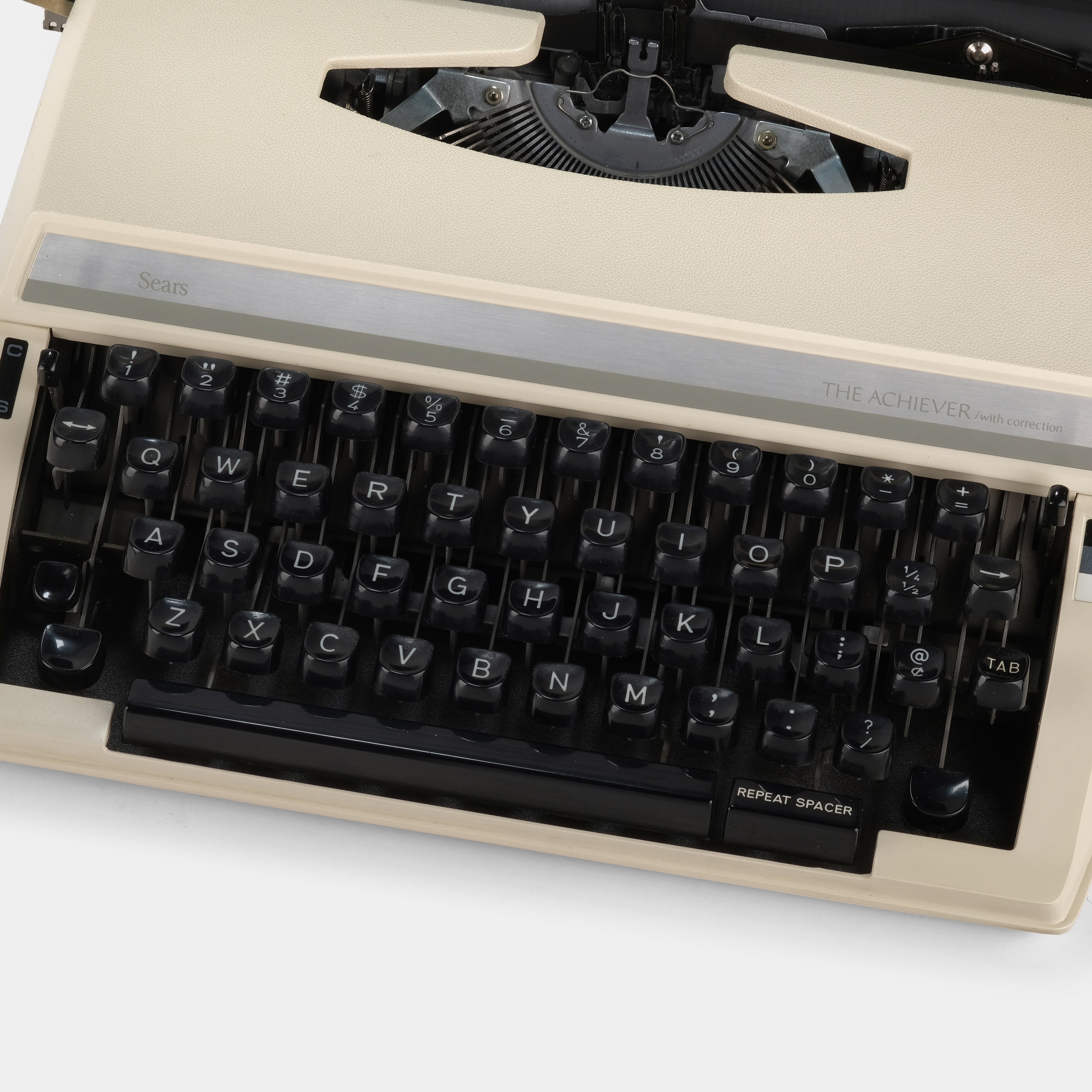 Sears Achiever Beige Manual Typewriter and Case