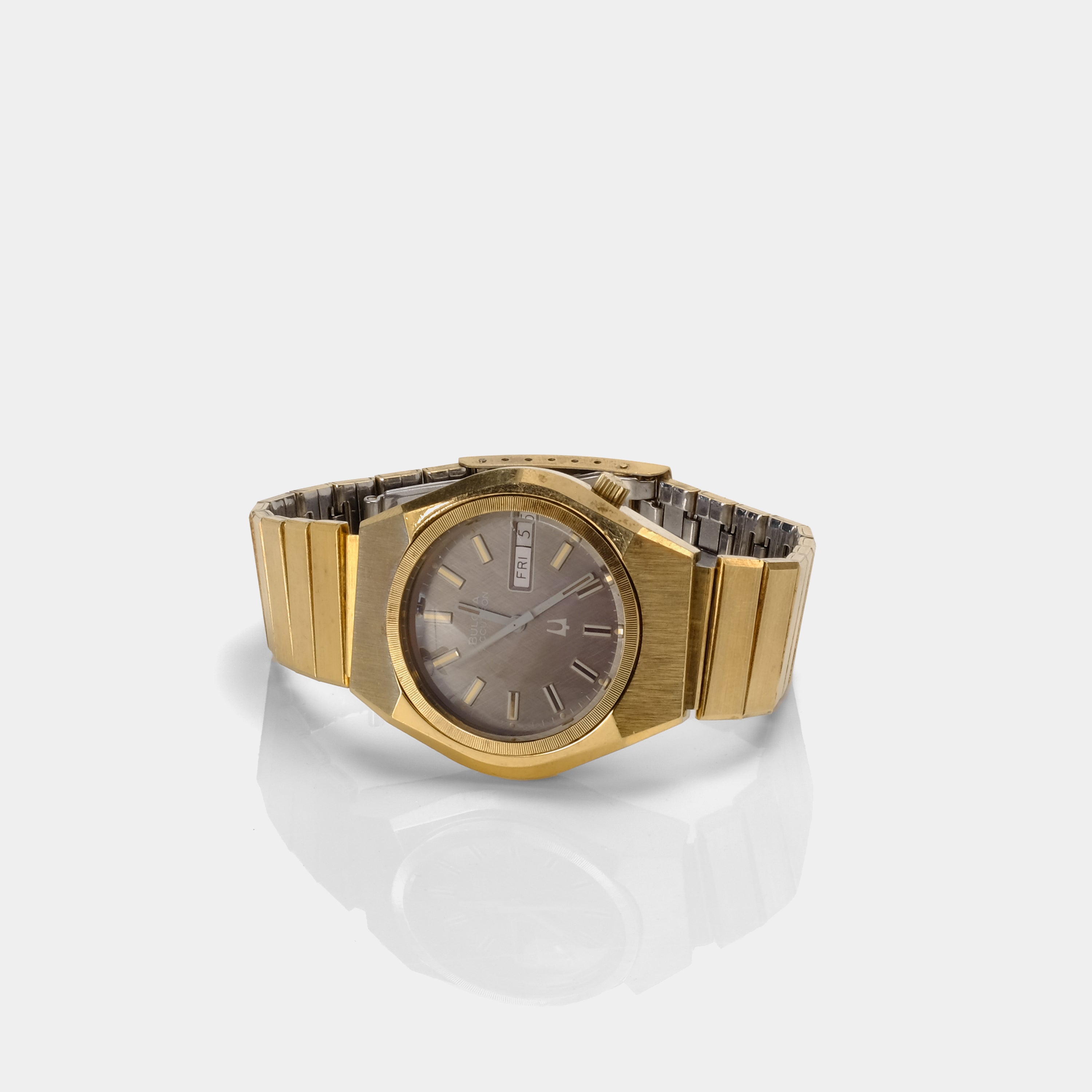 Bulova day store date gold