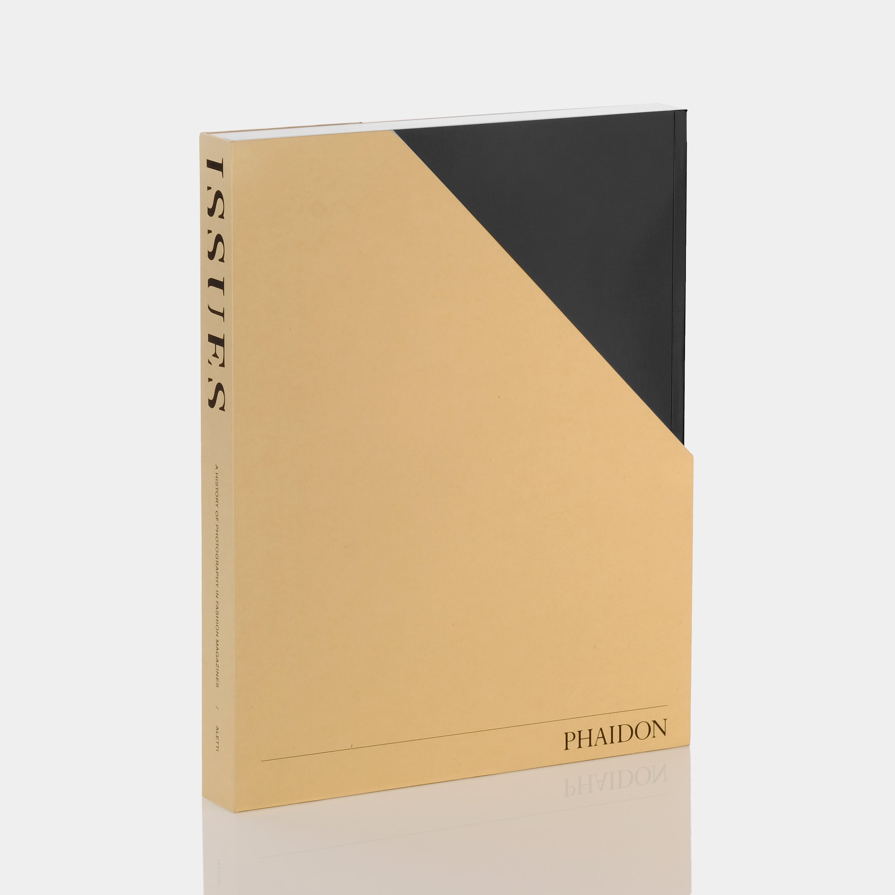 Issues: A History of Photography in Fashion Magazines Phaidon Book