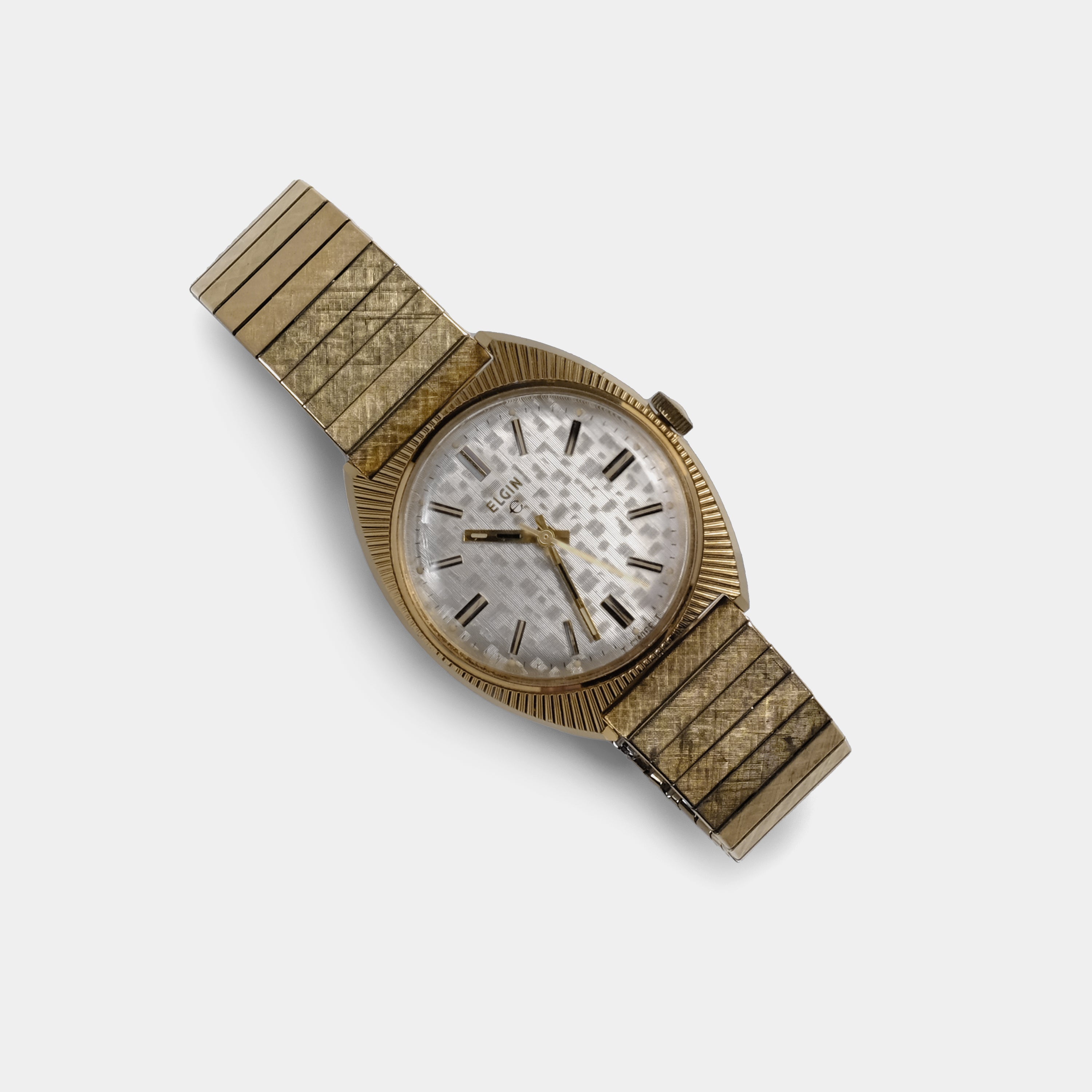 Manual wind outlet wrist watch