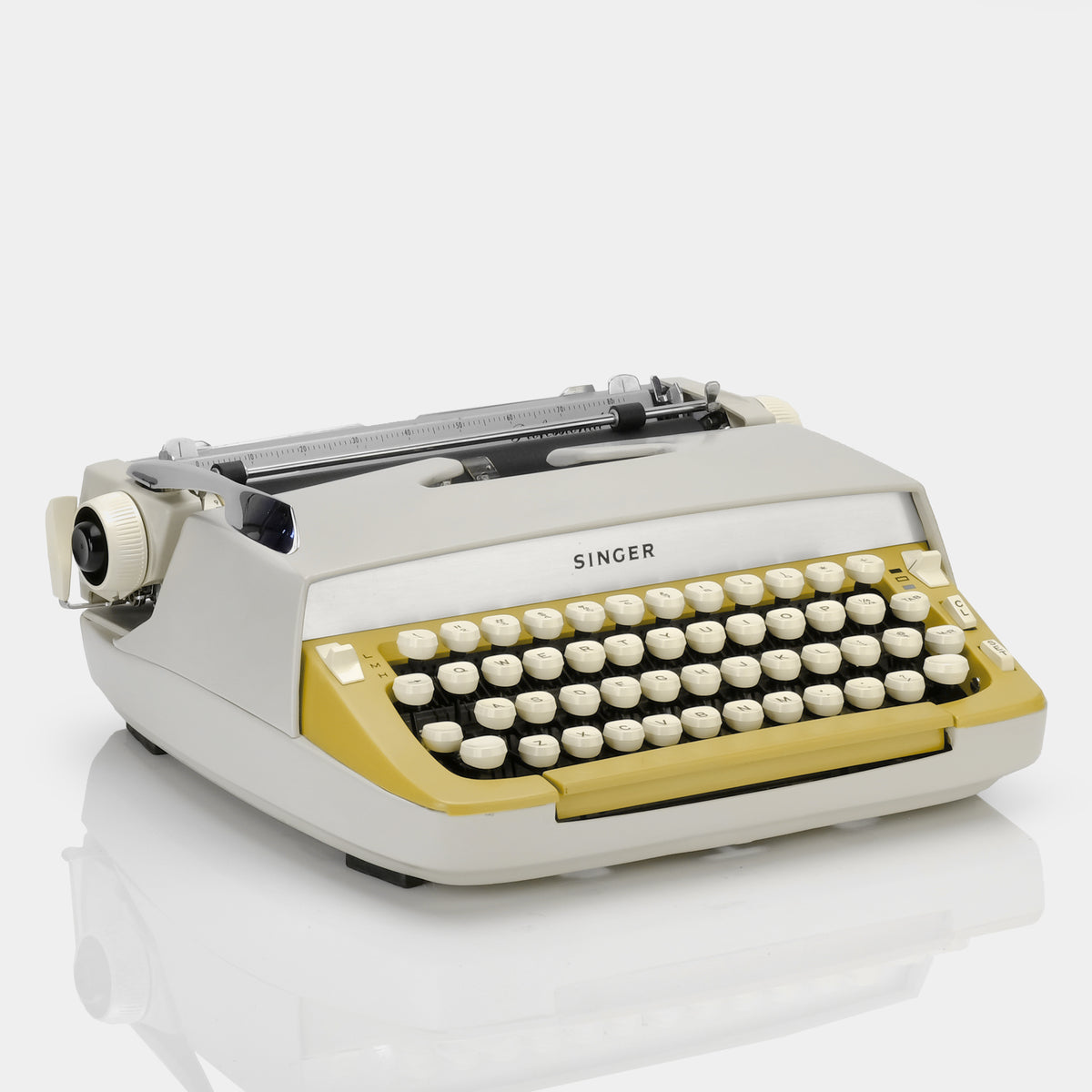 Singer Scholastic Beige Manual Typewriter and Case