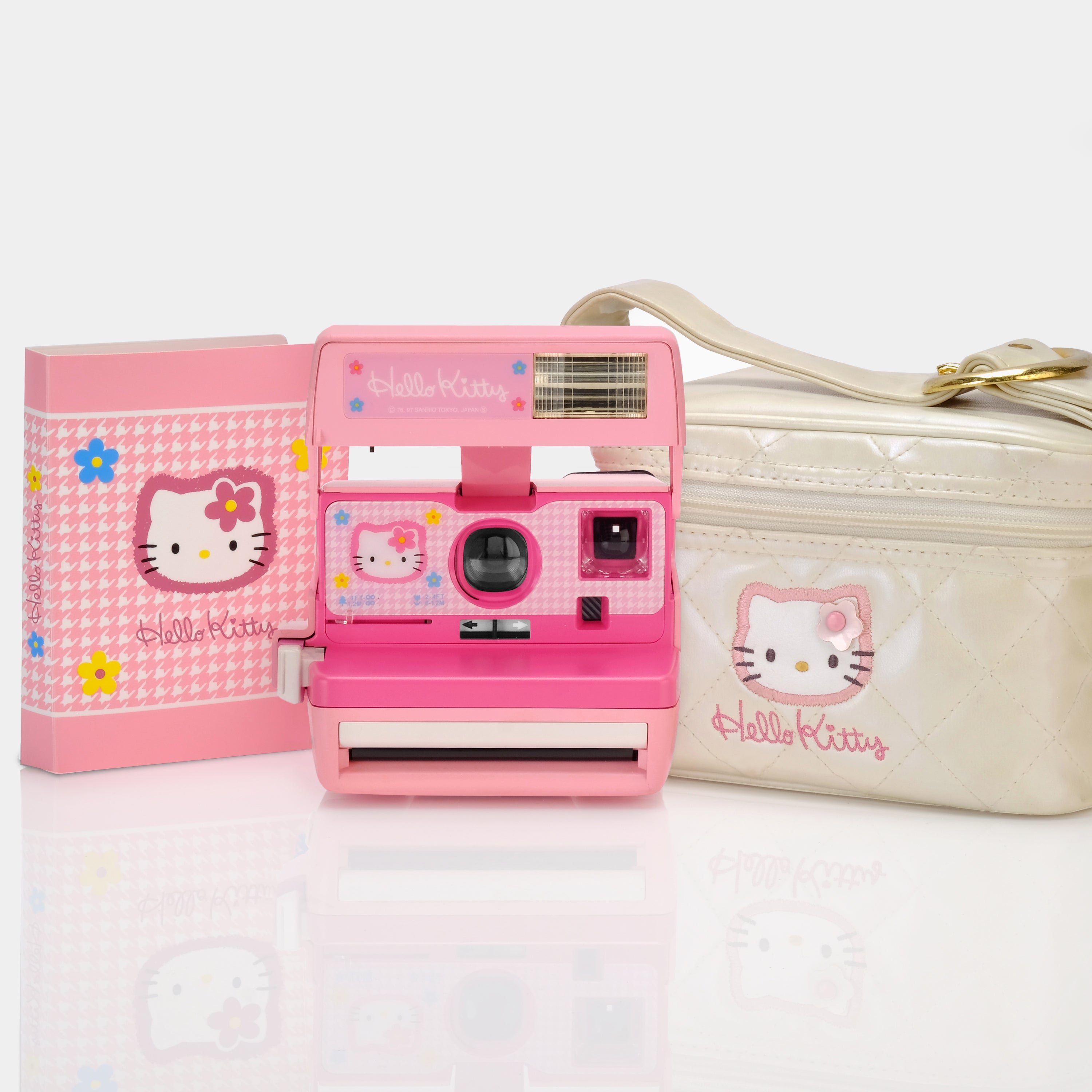 Hello kitty 2024 Polaroid camera and case